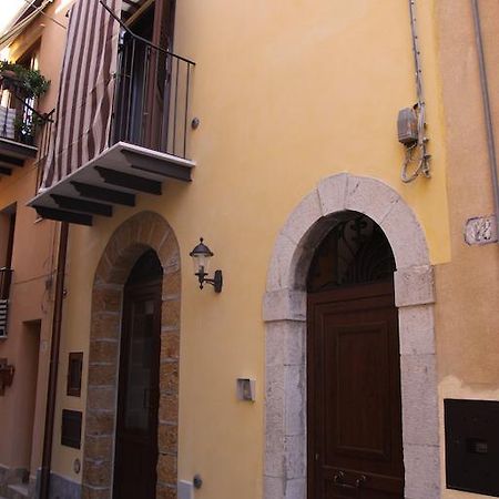La Finestra Sotto La Rocca Apartment Cefalu Ruang foto