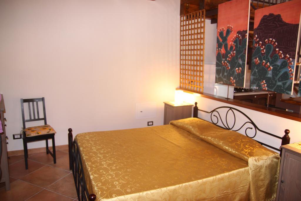 La Finestra Sotto La Rocca Apartment Cefalu Ruang foto