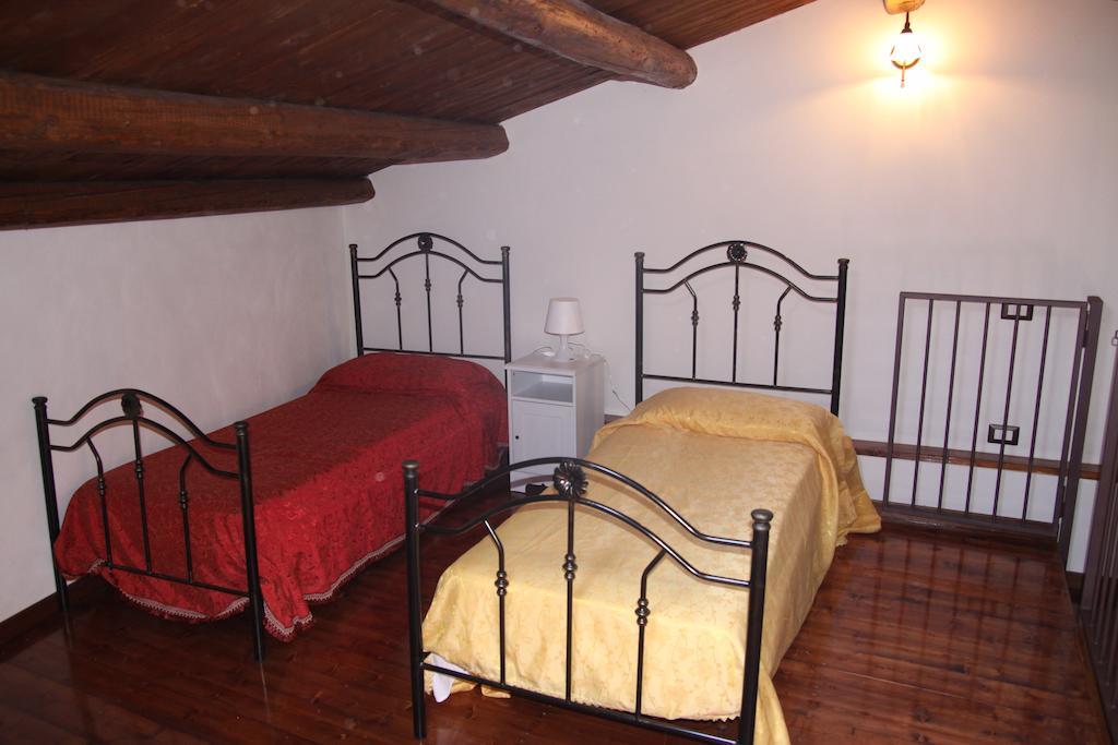 La Finestra Sotto La Rocca Apartment Cefalu Ruang foto